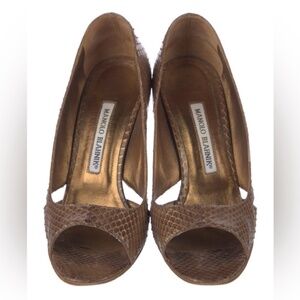 Elegant Manolo Blahnik Snakeskin Print Peep Toe Heels